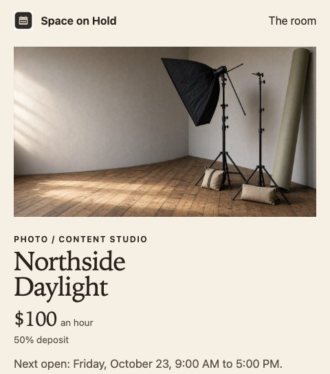 Guest page for a photo studio, with the room, open hours, and a book button